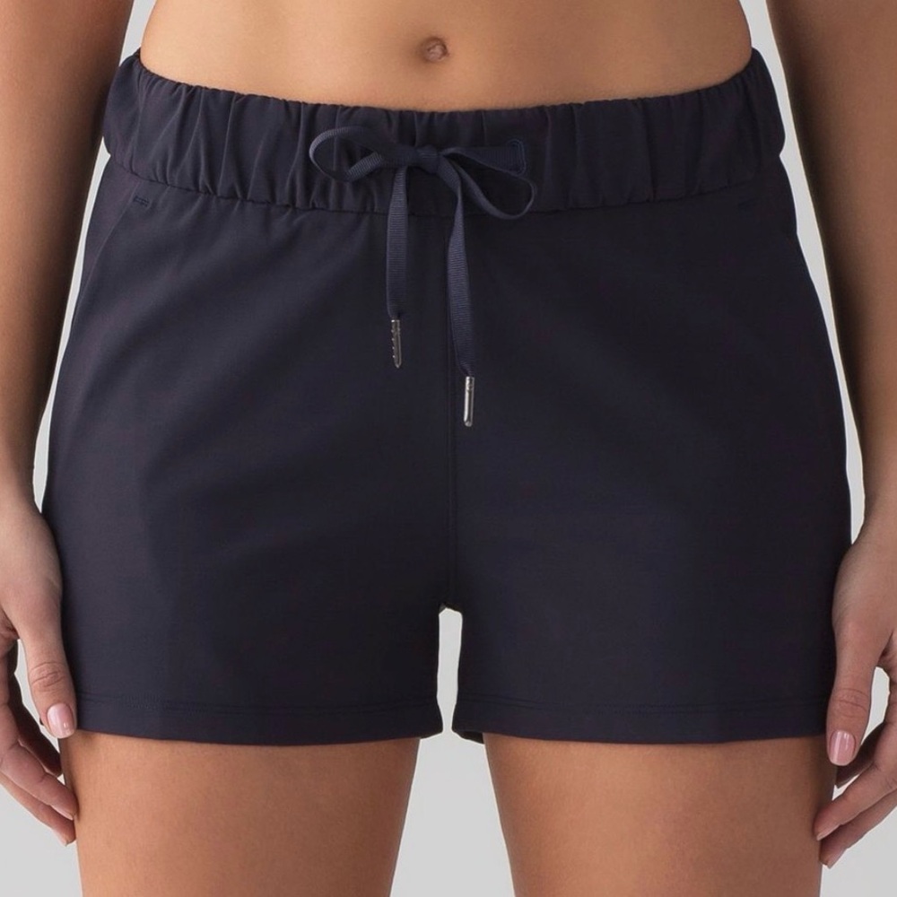 Lululemon On the Fly Shorts Athleisure Workout Everyday Navy Blue Sport Weekend